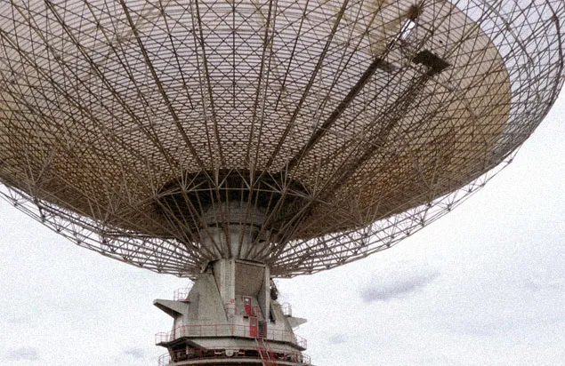 Photo of the "dish" radiotelescope at Parkes, NSW